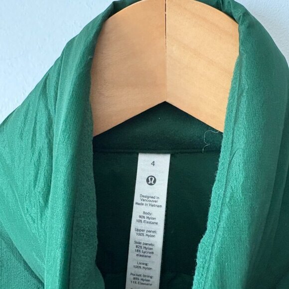 Lululemon Down for It All Vest Everglade Green Size 4 - Picture 7 of 7